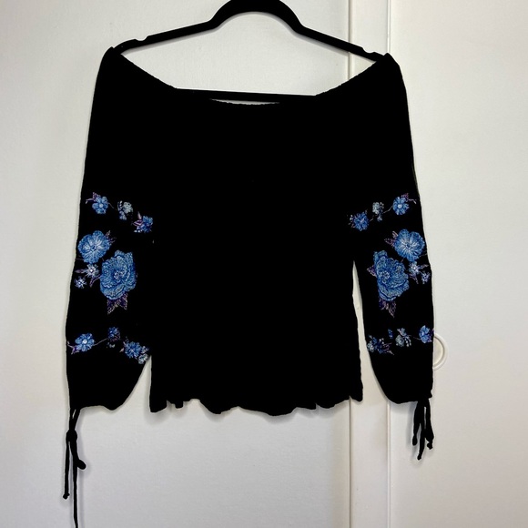 Black off the shoulder long sleeve w/ blue flowers - Picture 3 of 5